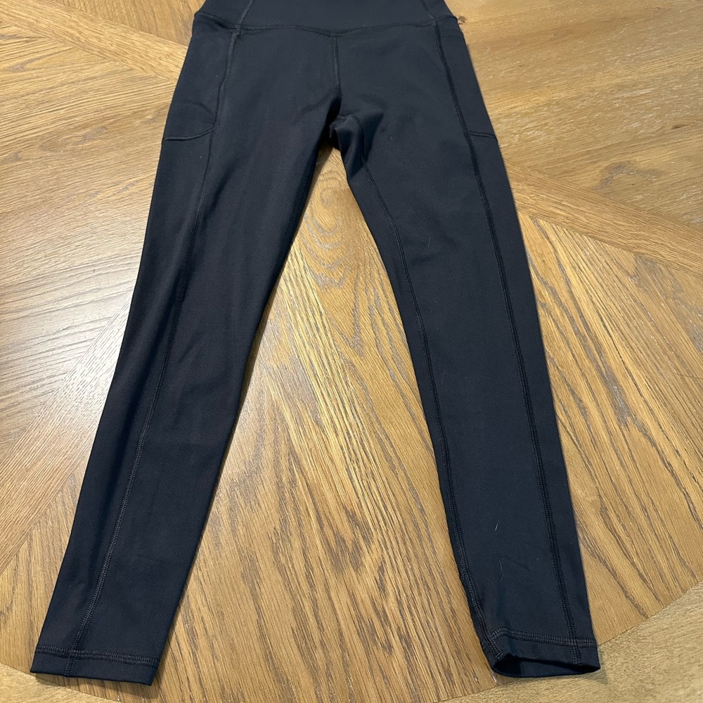 Victoria’s Secret 3/4 leggings in black - Picture 2 of 3